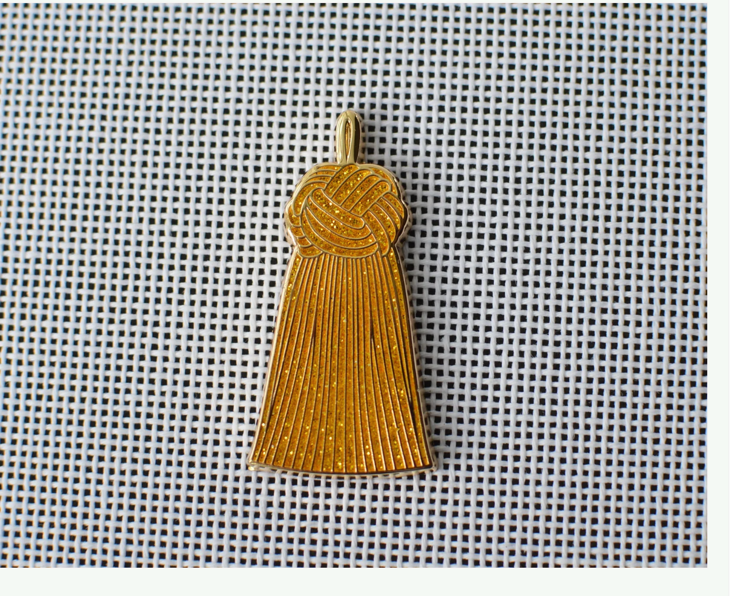 Accessories GOLD GLITTER FRENCH KNOT TASSEL   NEEDLE MINDER