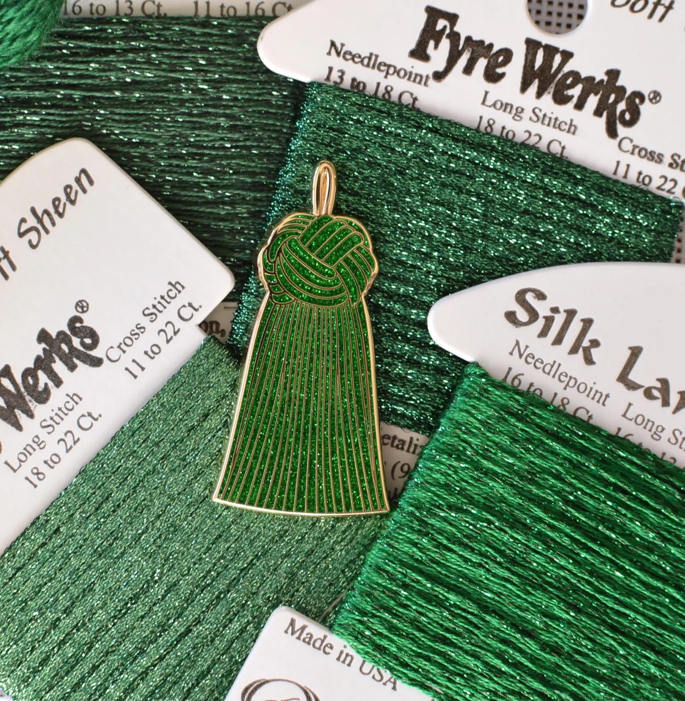 Accessories EMERALD GREEN GLITTER TASSELL  NEEDLE MINDER