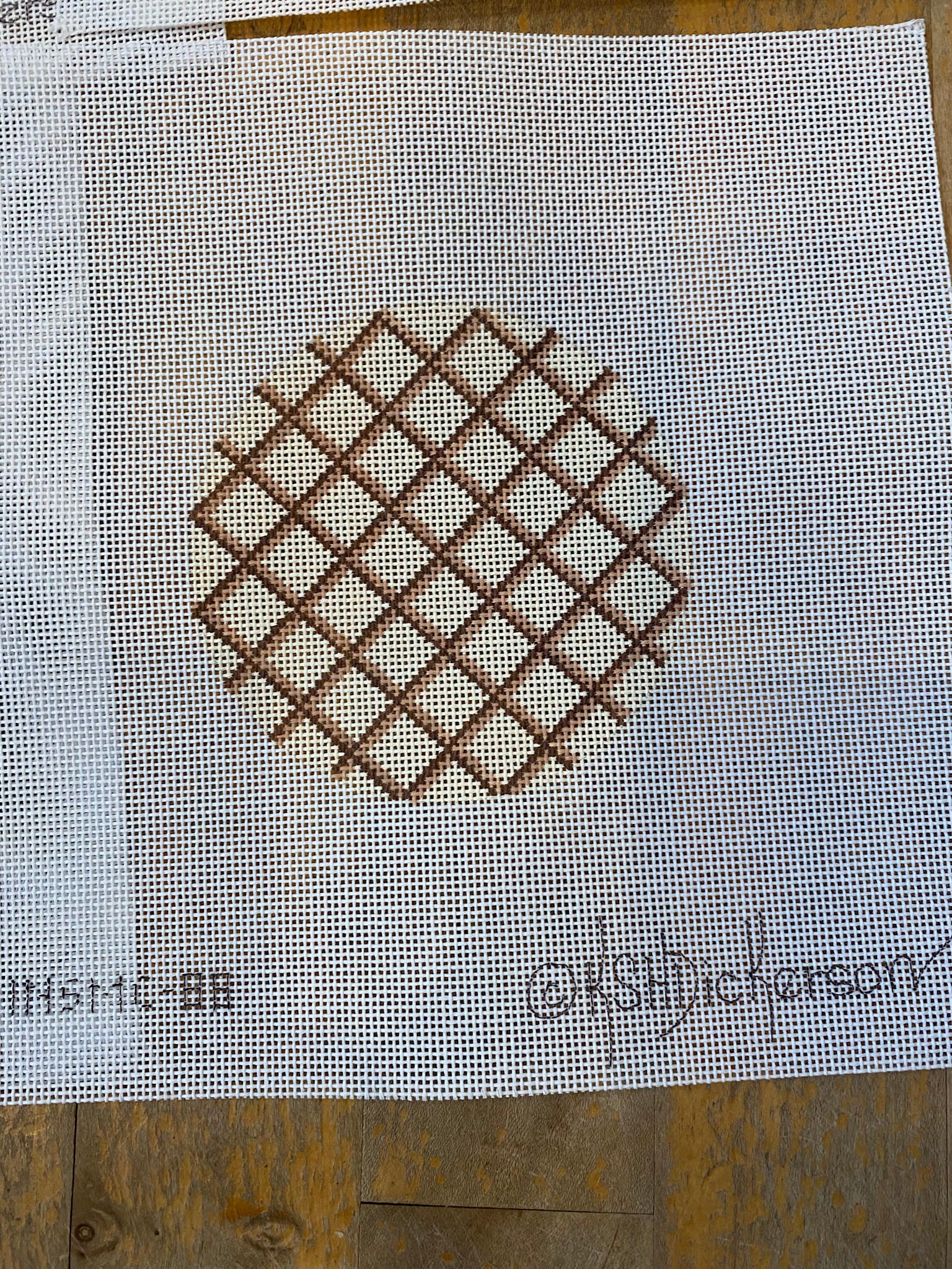 Canvas CRISS CROSS LATTICE  INSMC88  4"ROUND