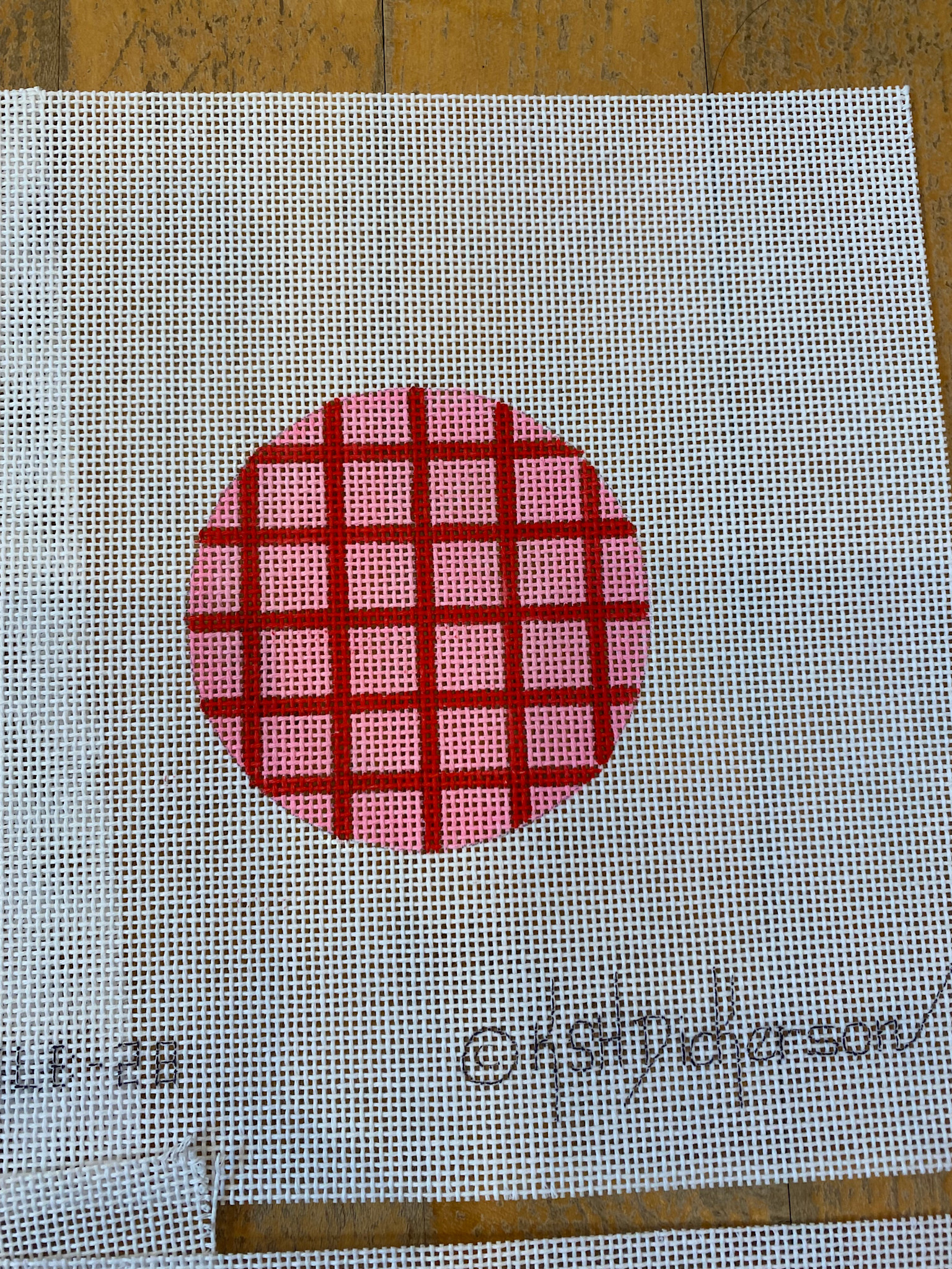 Canvas GRID LINES  RD/PINK  3” ROUND  **NO LETTERING** ALB28