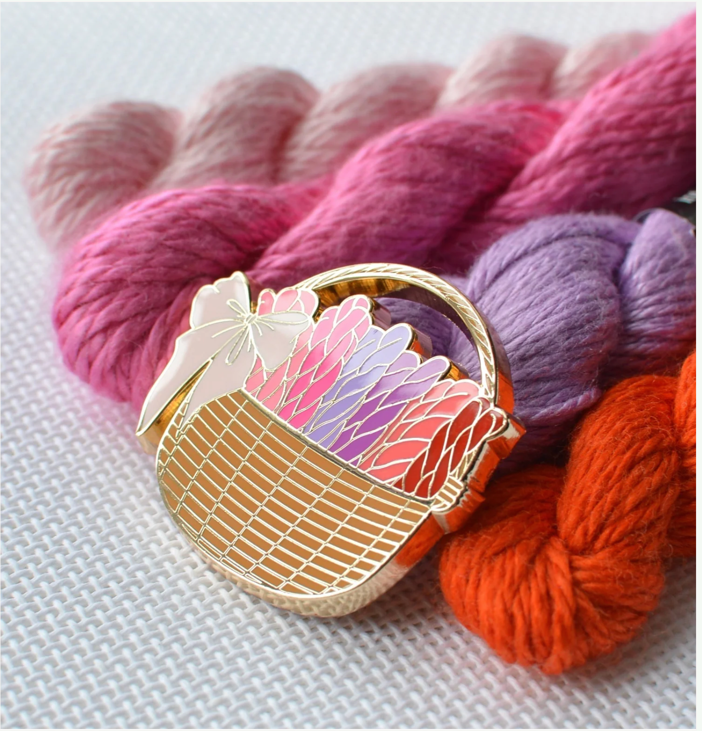 Accessories THREADS BASKET   NEEDLE MINDER