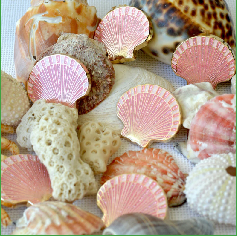 Accessories PINK GLITTER SCALLOP  NEEDLE MINDER