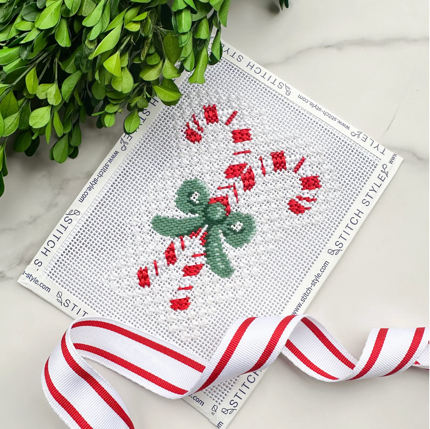 Canvas CANDY CANES AND GREEN BOW  WITH STITCH GUIDE SS196