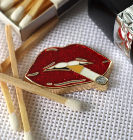Accessories HOT LIPS  NEEDLE MINDER