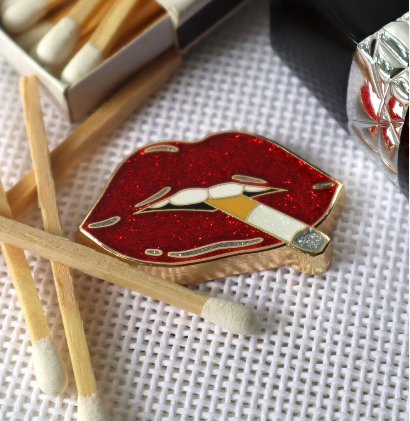 Accessories HOT LIPS  NEEDLE MINDER