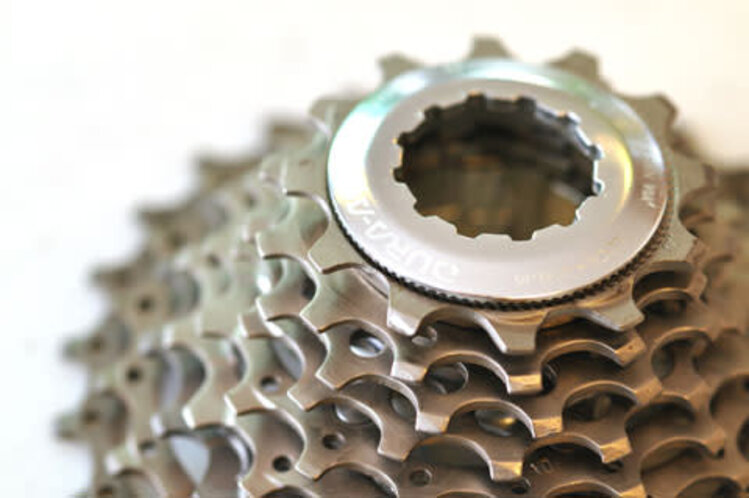 SHIMANO Cassette Shimano Dura-Ace 7700 12-23 9v.