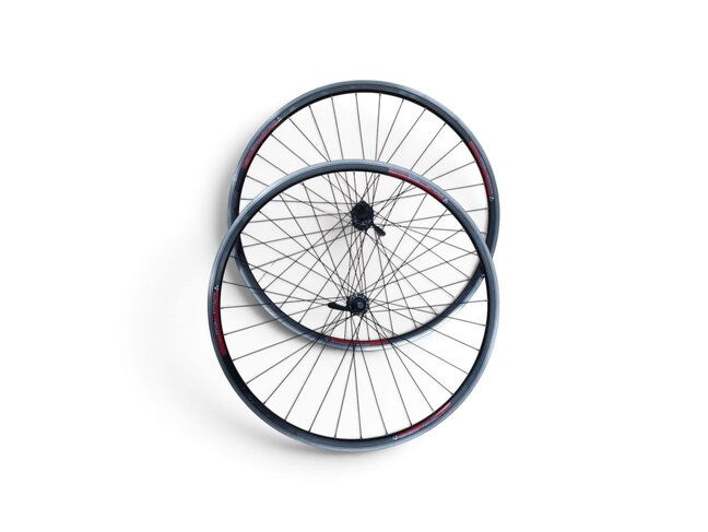 BONTRAGER Roues de route Bontrager Nebula -Moyeux Shimano 8-9-10 vitesse 700   (Usagé)