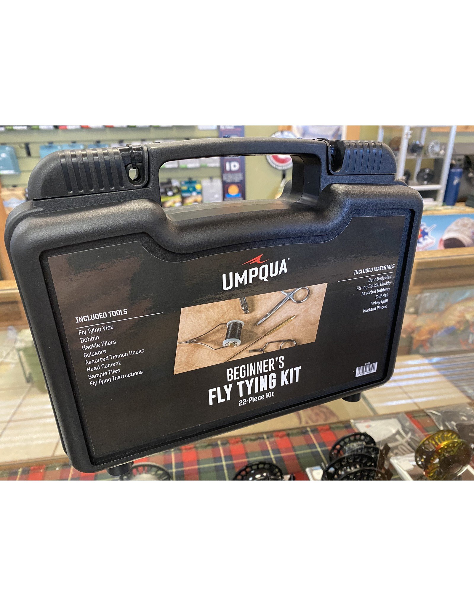 https://cdn.shoplightspeed.com/shops/640402/files/34885090/1600x2048x2/umpqua-umpqua-beginners-fly-tying-kit-22pc.jpg