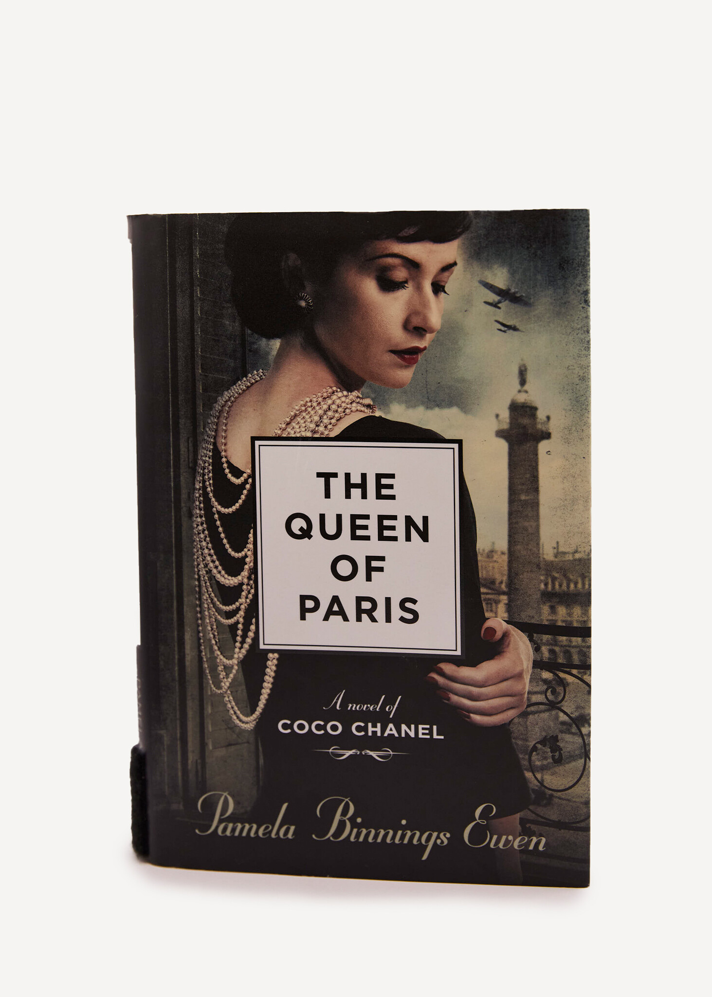 The Queen of Paris: A Novel of Coco Chanel (*Large Print):  9798200724208: Pamela Binnings Ewen: Books