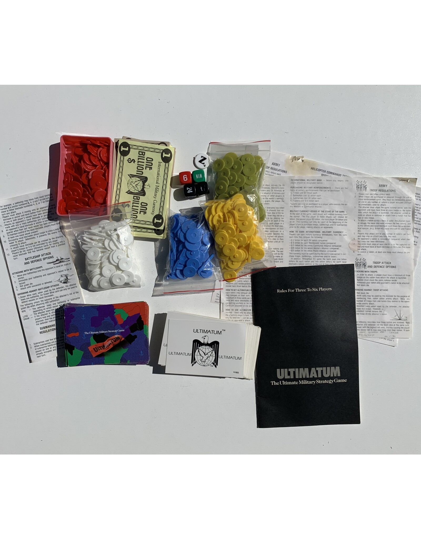 Bates Games Ultimatum Used Board Game (1985) (z)