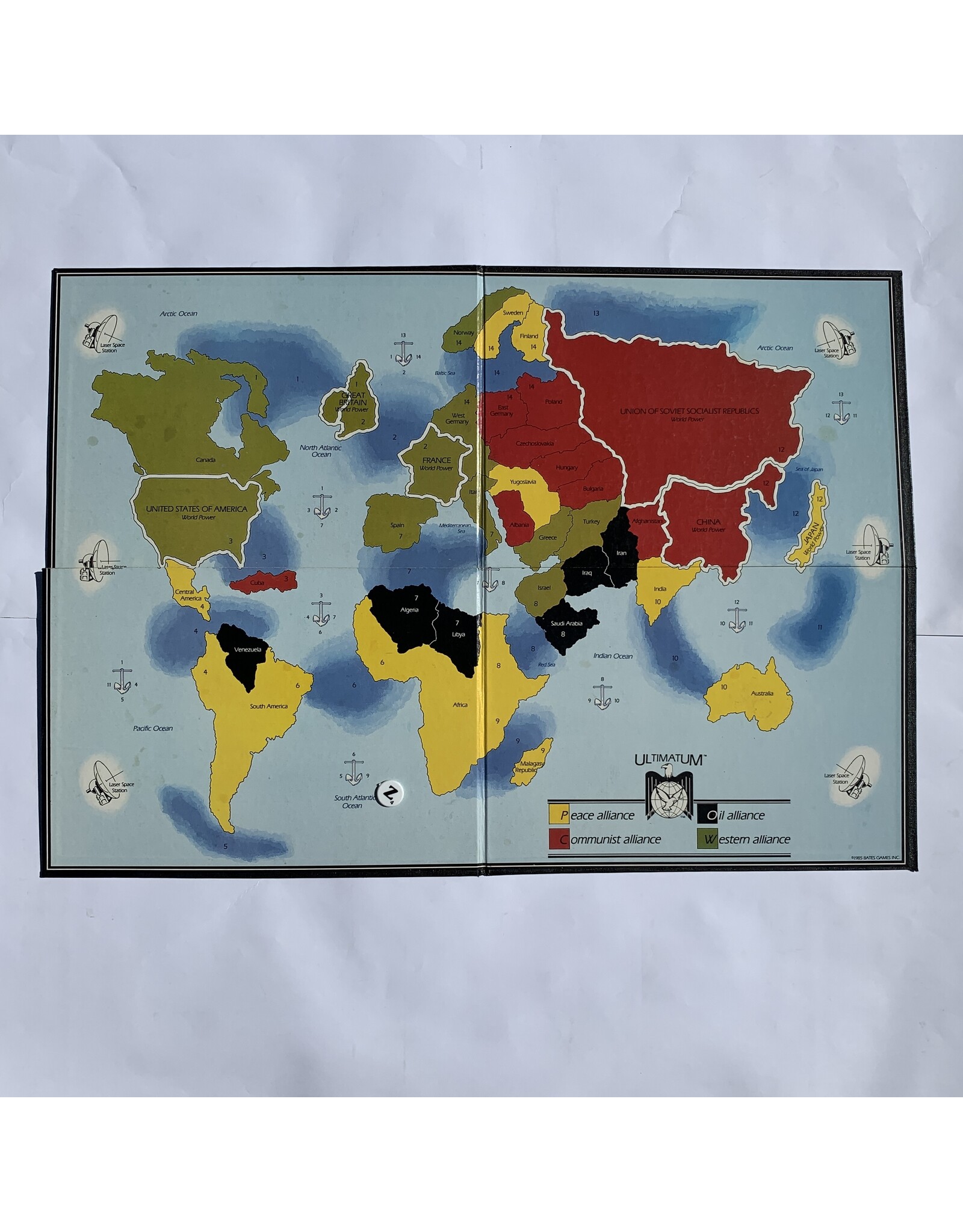 Bates Games Ultimatum Used Board Game (1985) (z)