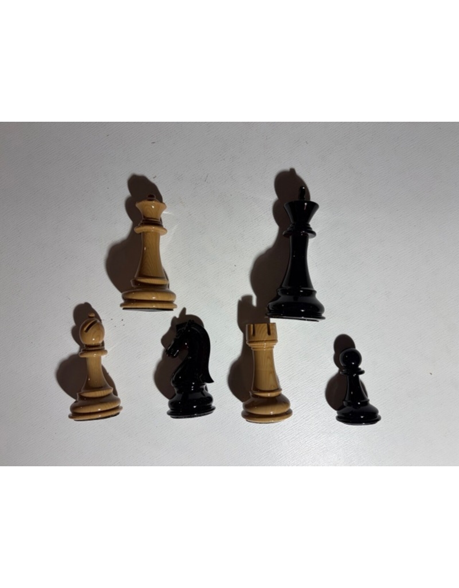 CHH Chess set with matching leatherette chess board