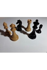 CHH Chess set with matching leatherette chess board