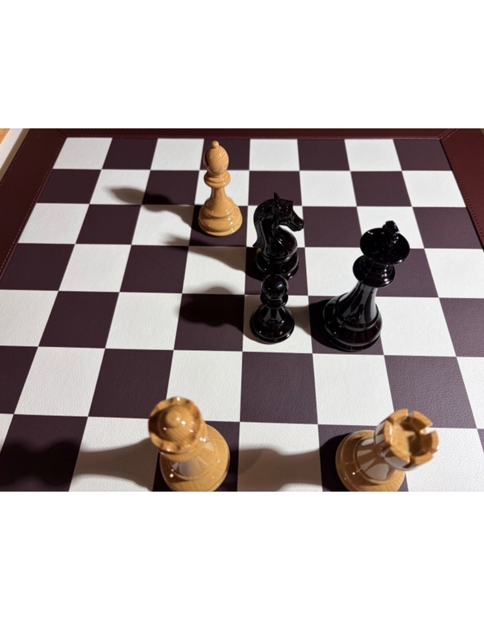 CHH Chess set with matching leatherette chess board