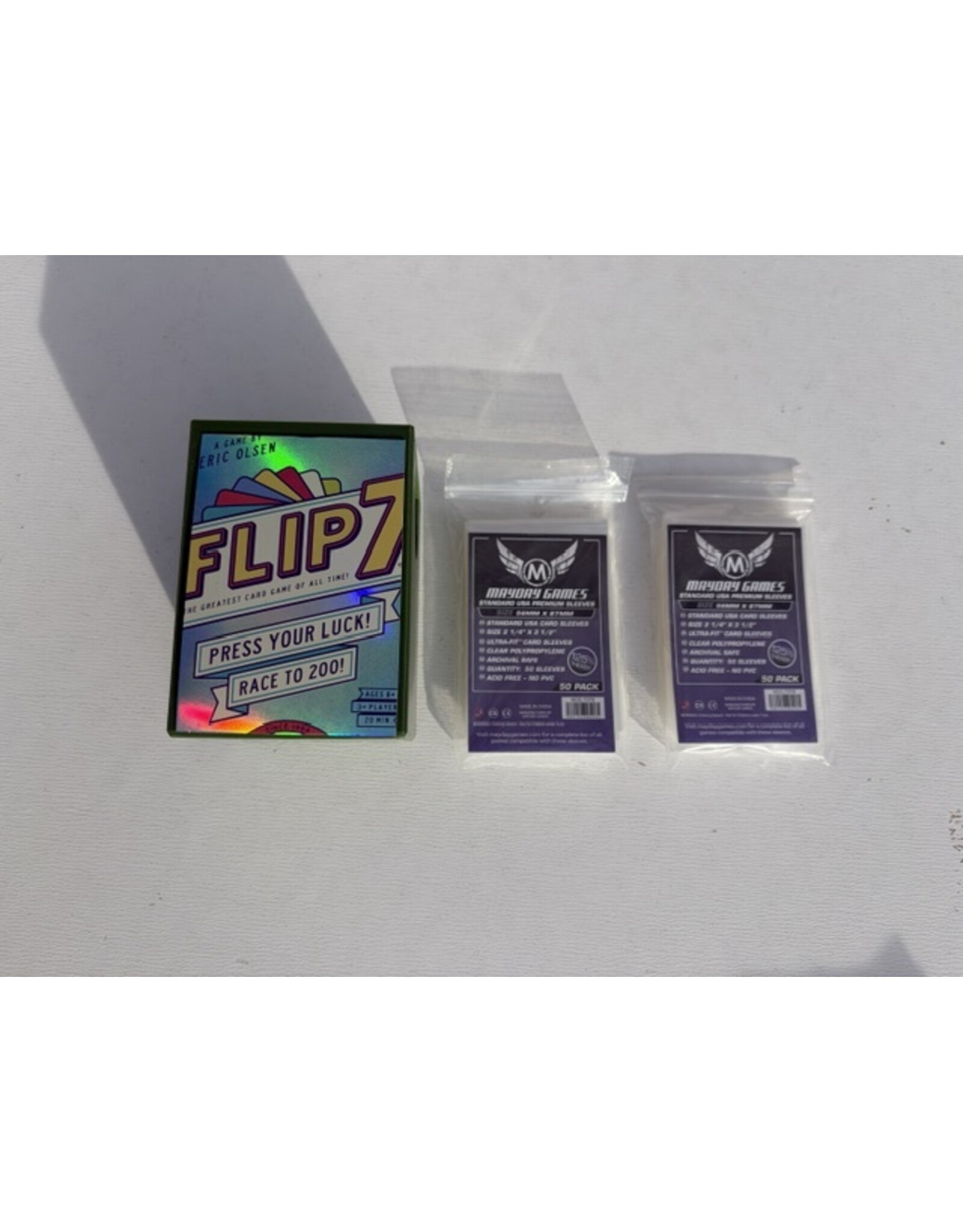 the op games Flip 7 (2024) NIS Board Game + Standard Card Game Card Sleeves 100 pack (63.5x88mm)  MDG-7041