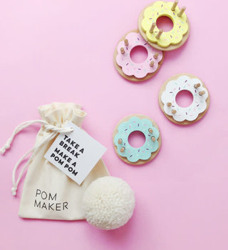 living refinery Donut Medium Pom Pom Maker