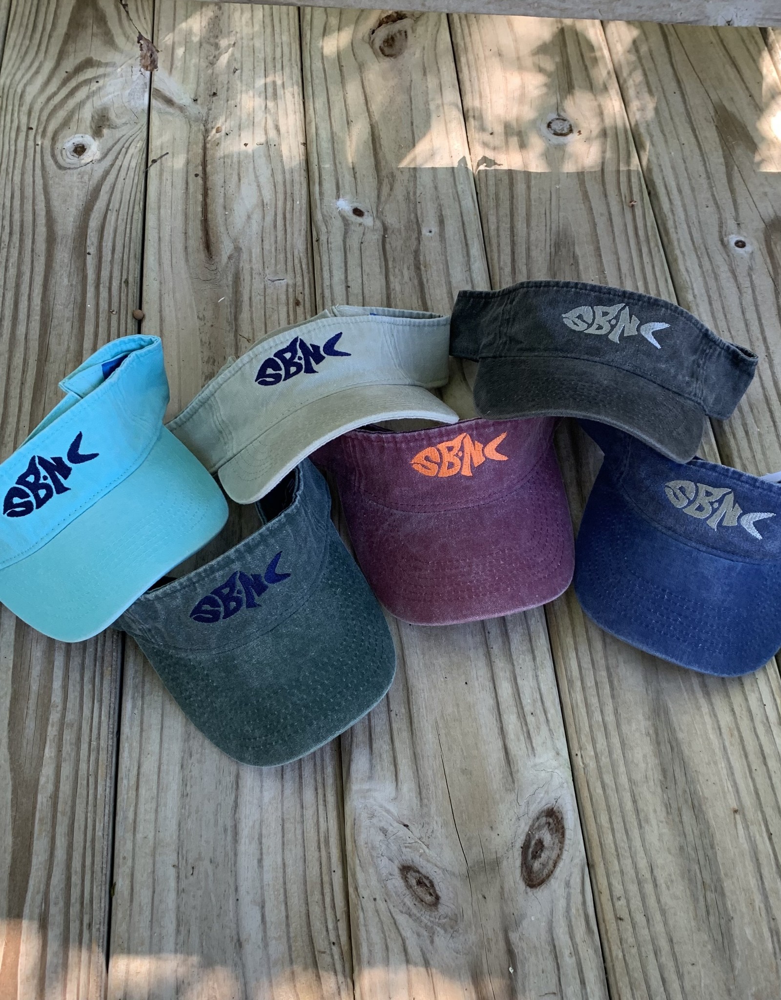 https://cdn.shoplightspeed.com/shops/640525/files/38408564/1600x2048x1/sbnc-fish-logo-sbnc-fish-esy-visor.jpg