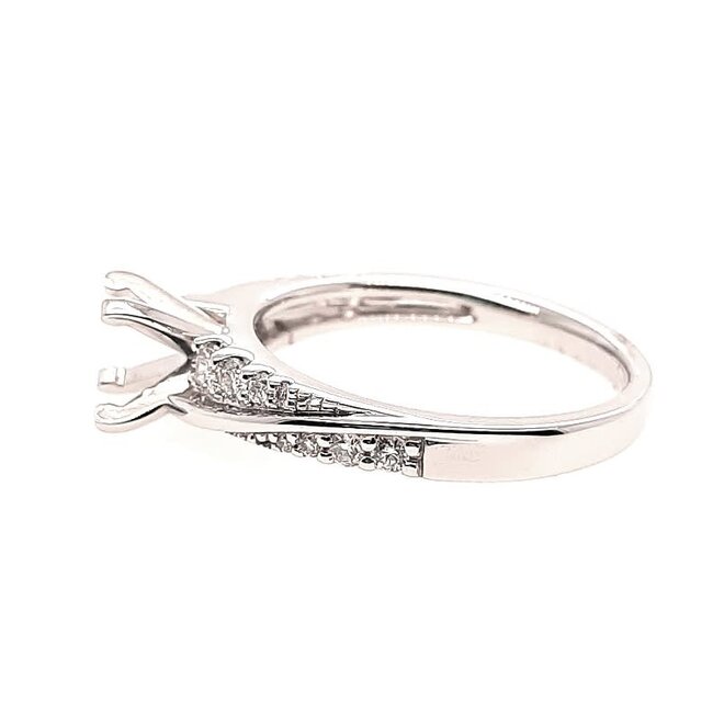 Diamond (0.24 ctw)  twist setting, 14k white gold 3.7 gr