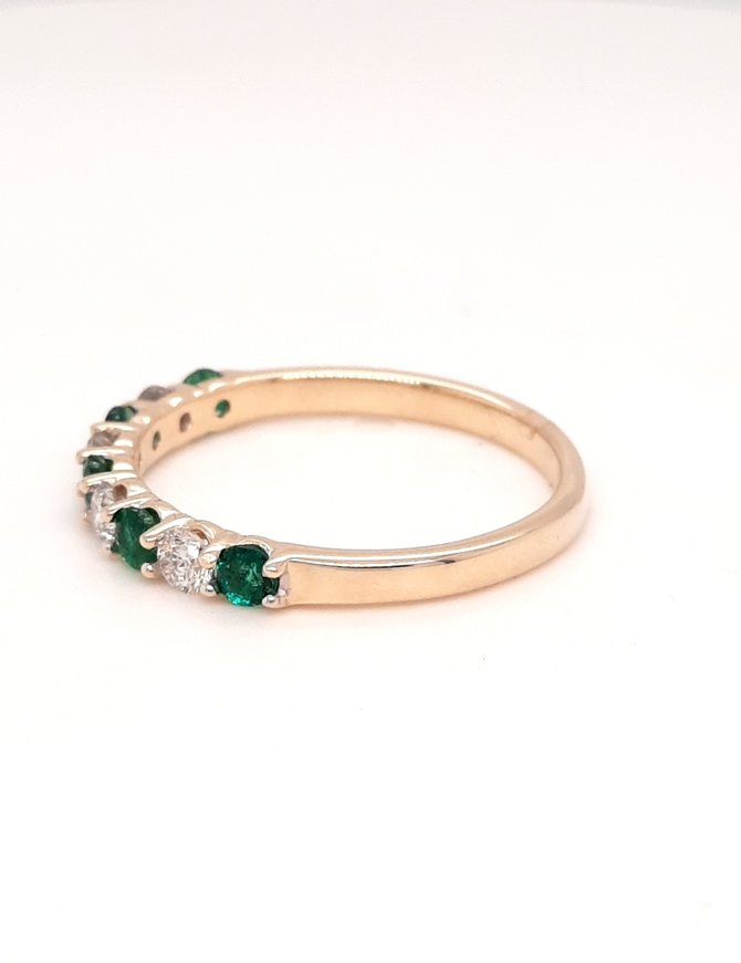 Emerald and Diamond Band Ring (0.38 -0.27ctw)