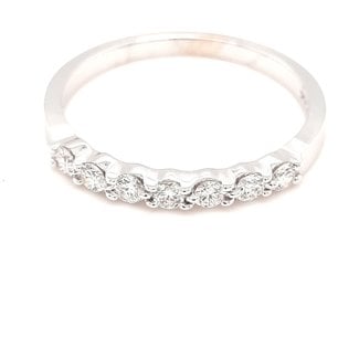 Diamond (0.25ctw) 7 stone band ring, 14k white gold