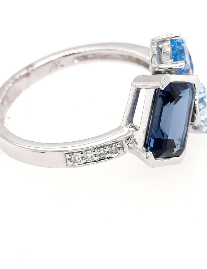 Diamond and Blue Topaz Cluster Ring (3.08ctw)