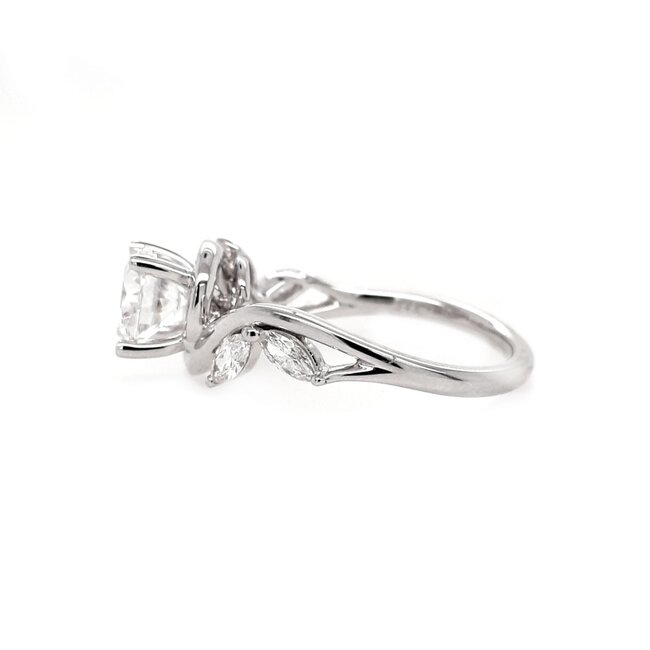 Diamond (0.33 ctw) marquise accented setting, 14k white gold 3.4 gr