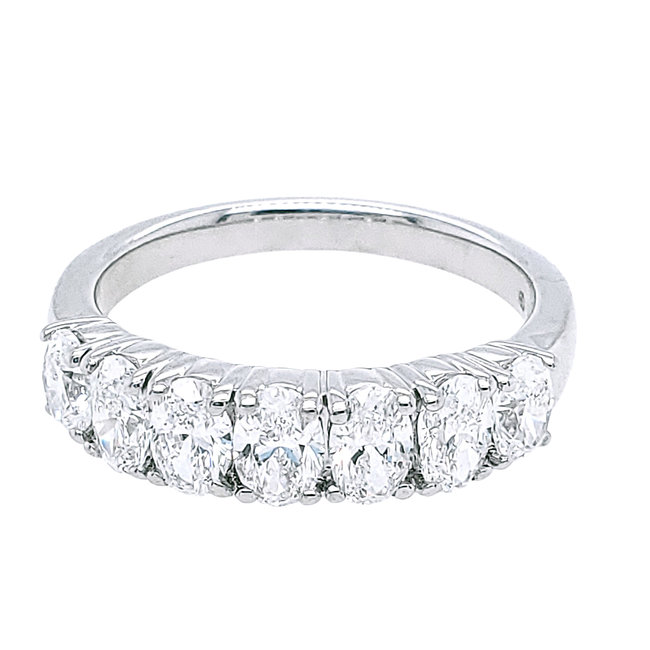 Diamond (1.50 ctw) oval band, 14k white gold 3.7 gr