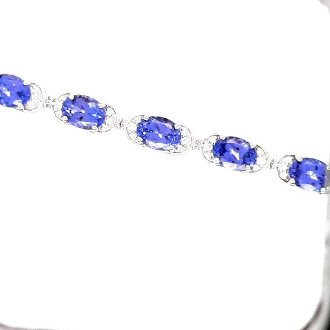 Tanzanite (15 ctw) & diamond (0.63 ctw) bracelet, 18k white gold, 14.8g