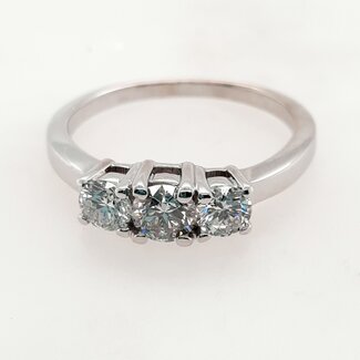 Diamond (1 ctw) 3 stone ring 14k white gold 3.7 gr