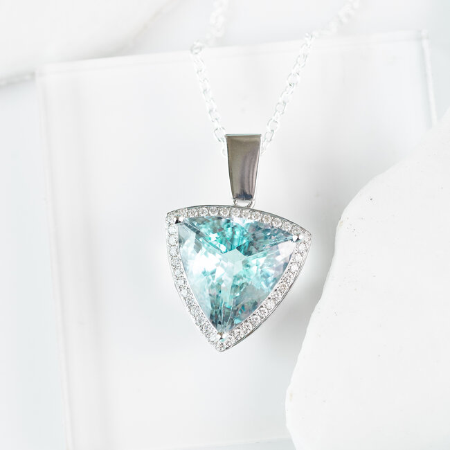 Aquamarine (7.8 ctw) & diamond (0.28 ctw) pendant 14k white gold 3.9 gr