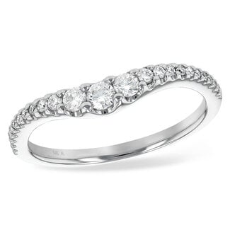 Diamond (0.33 ctw) graduated band, 14k white gold 2.1 gr