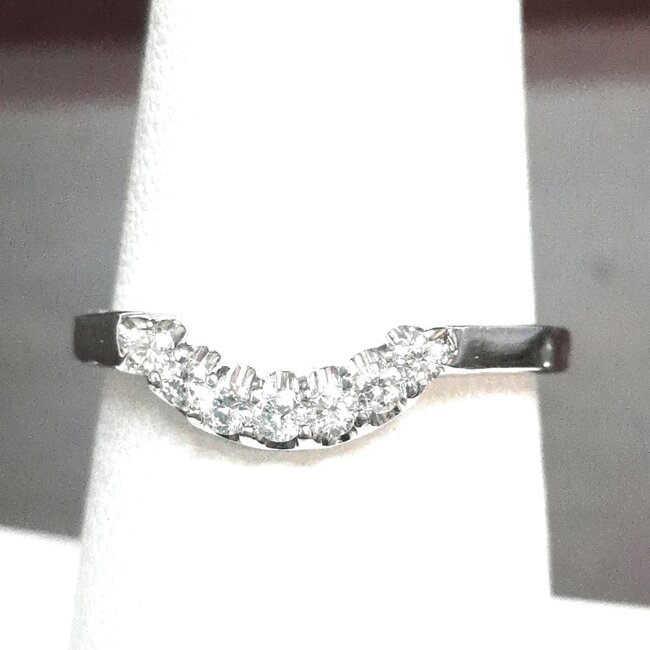 Diamond (0.20ctw) contour band 14k white gold 2.5gr