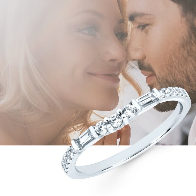 Diamond (0.25 ctw) round & baguette contour band, 14k white gold 1.6 gr