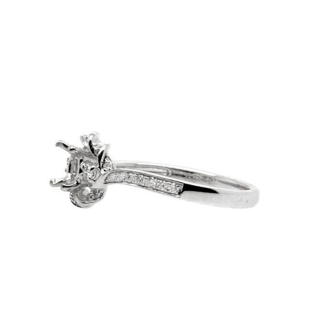 Diamond (0.14ctw) twisted halo ring (no ctr), 14k white gold 2.7 gr