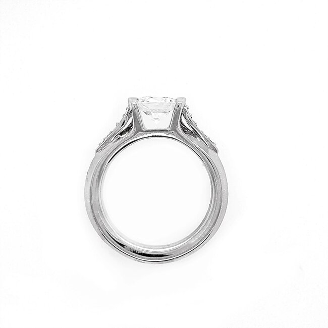 Diamond (0.08ctw, cz ctr) bar-set setting, 14k white gold 5.7 gr
