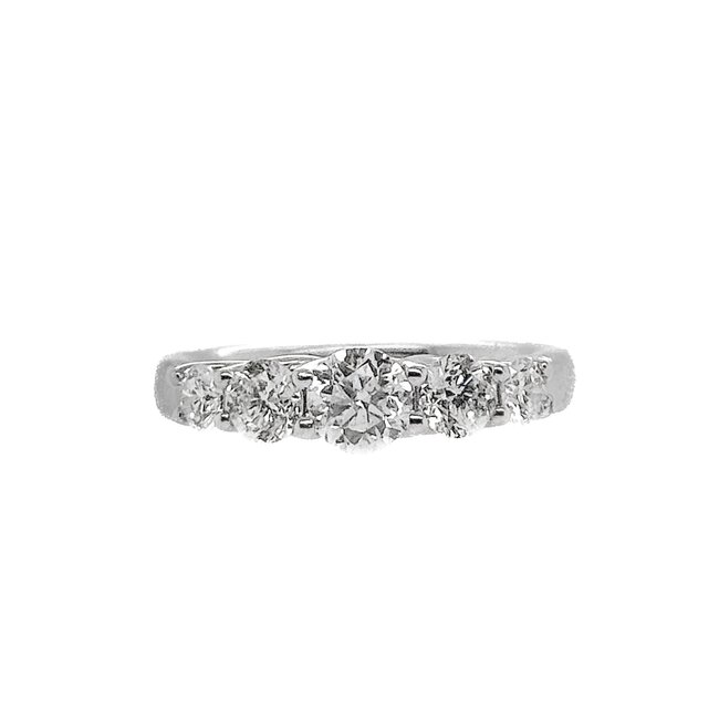 Diamond (1.45 ctw) graduated 5 stone band 14k white gold 4.5 gr