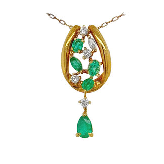 Emerald (0.46ctw) & diamond (0.12ctw) cluster pendant 18k yellow gold 3.02gr