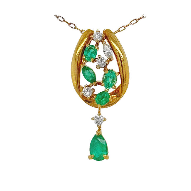 Emerald (0.46ctw) & diamond (0.12ctw) cluster pendant 18k yellow gold 3.02gr