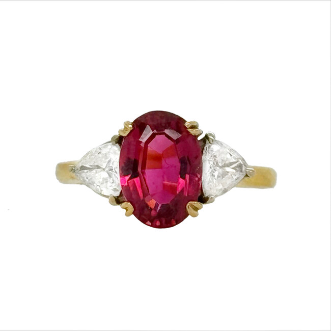 Pink tourmaline (2.5 ct) & diamond (0.66ctw) ring, 18k yellow gold