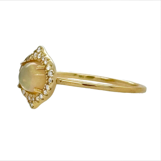 Opal (0.75ct) & diamond ring 14k yellow gold