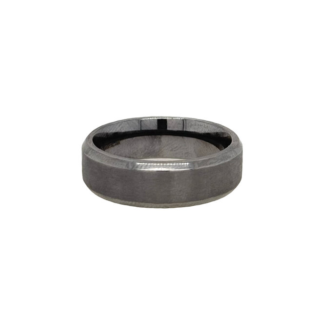 Tantalum satin finish beveled edge band, size 10