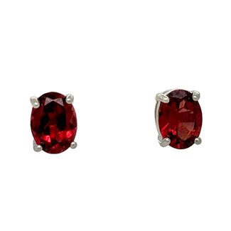 Garnet (2.5 ctw) 8x6mm oval stud earrings sterling silver
