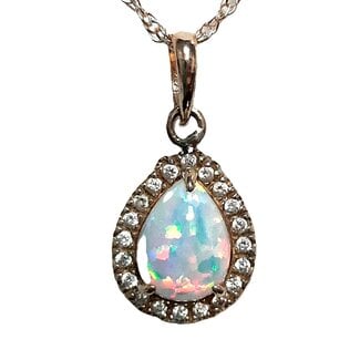 Opal (1.5 ct) & diamond (0.20 ctw) pear pendant w/chain 10k yellow gold 2.0gr