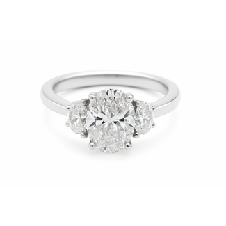 LAB GROWN diamond (1.5ctr/2.0ctw) oval 3 stone ring 14k white gold 3.8 gr