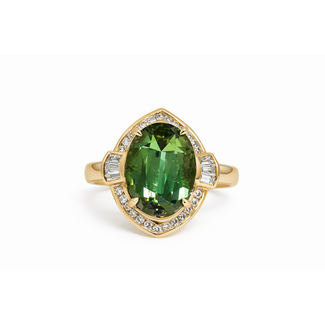 Green Tourmaline (8.22 ct) & diamond (0.50 ctw) ring 18k yellow gold 9.1 gr