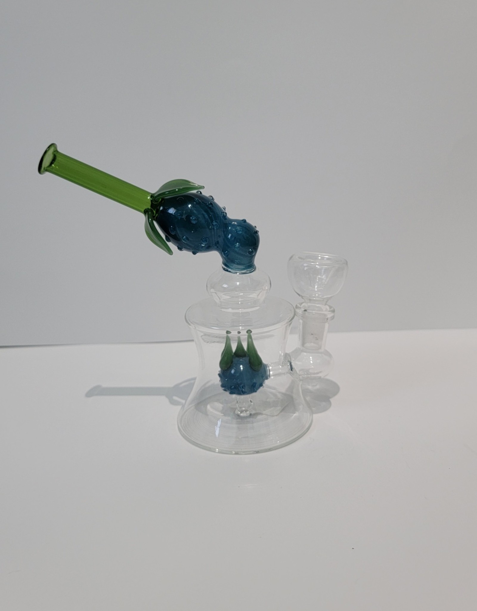 Luv Bud 7" Strawberry Patch Water Pipe- Blue