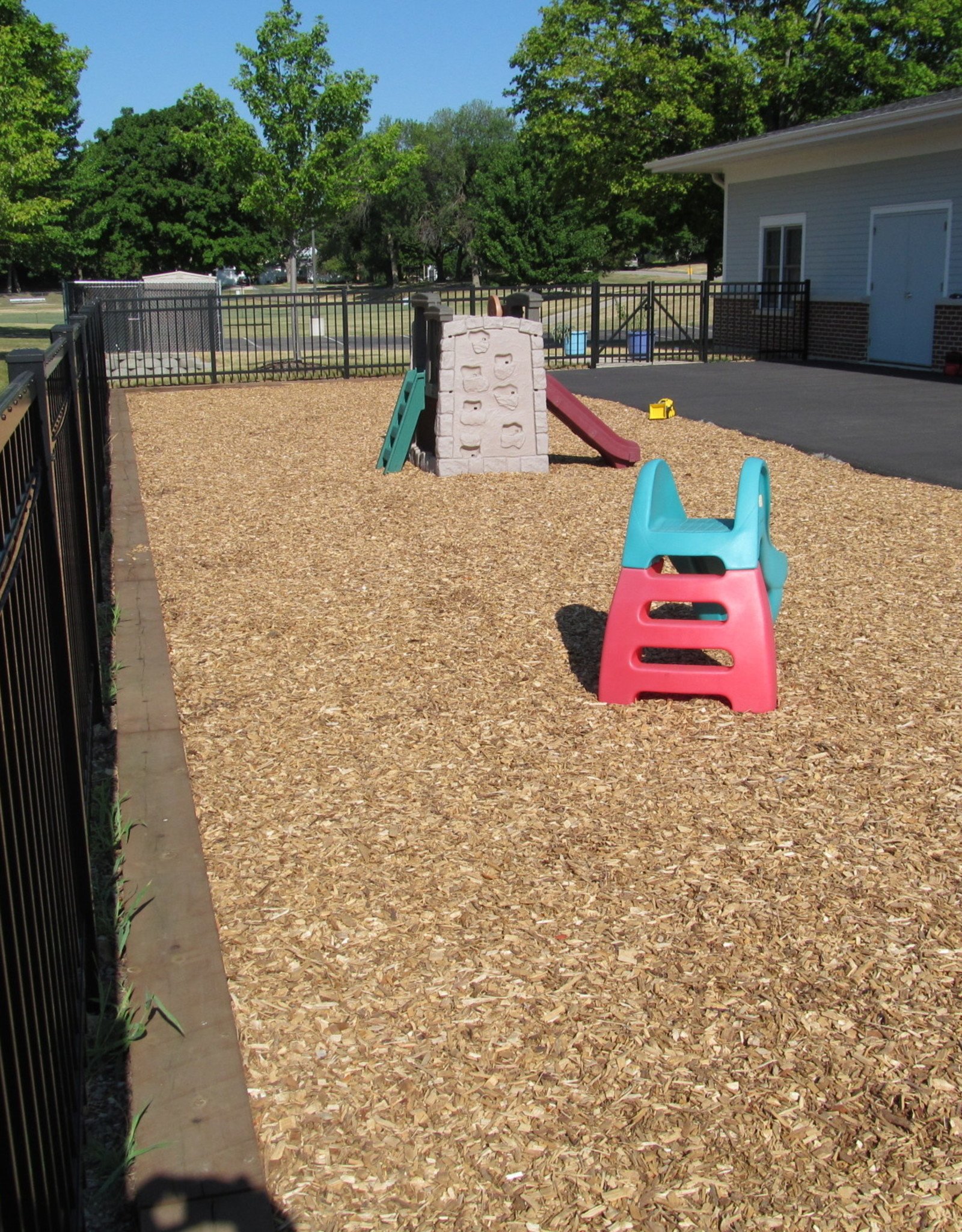 is playground mulch safe for dogs