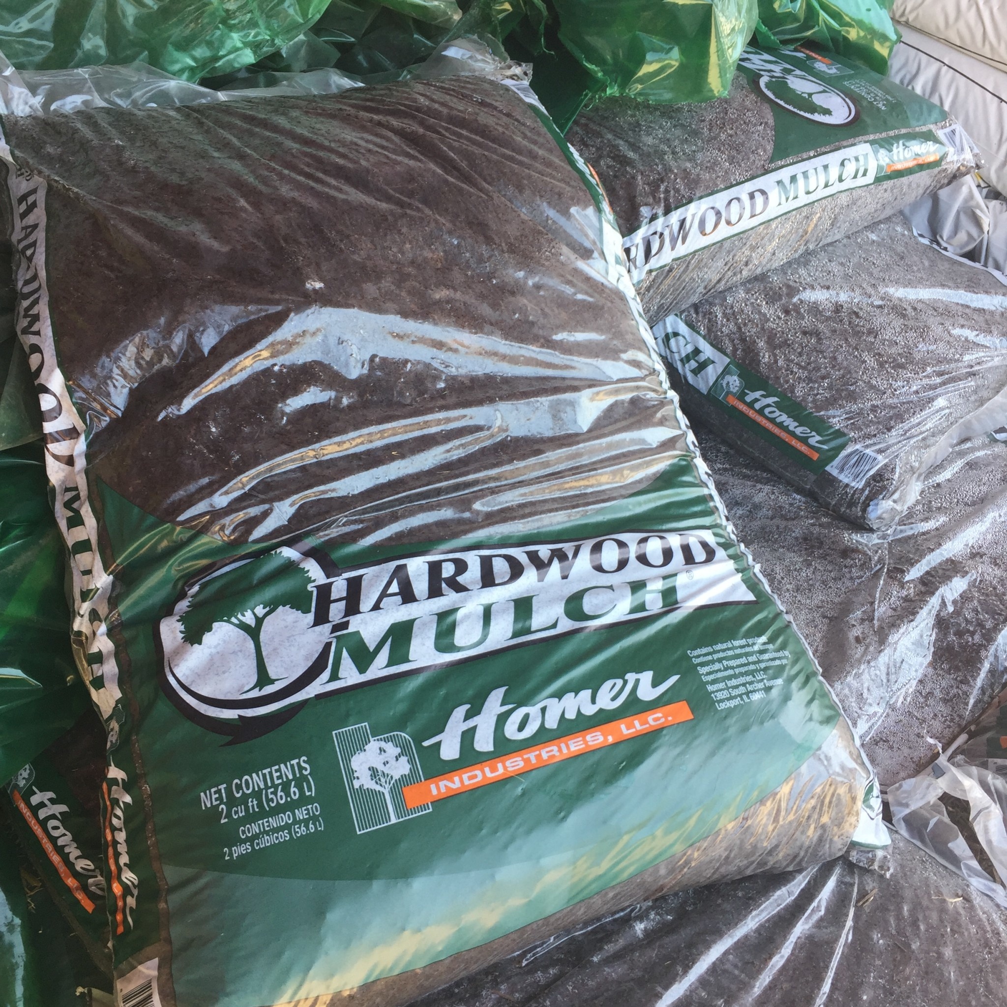 Bean's Blend Hardwood Mulch, 2cf bags Beans Farm, Inc