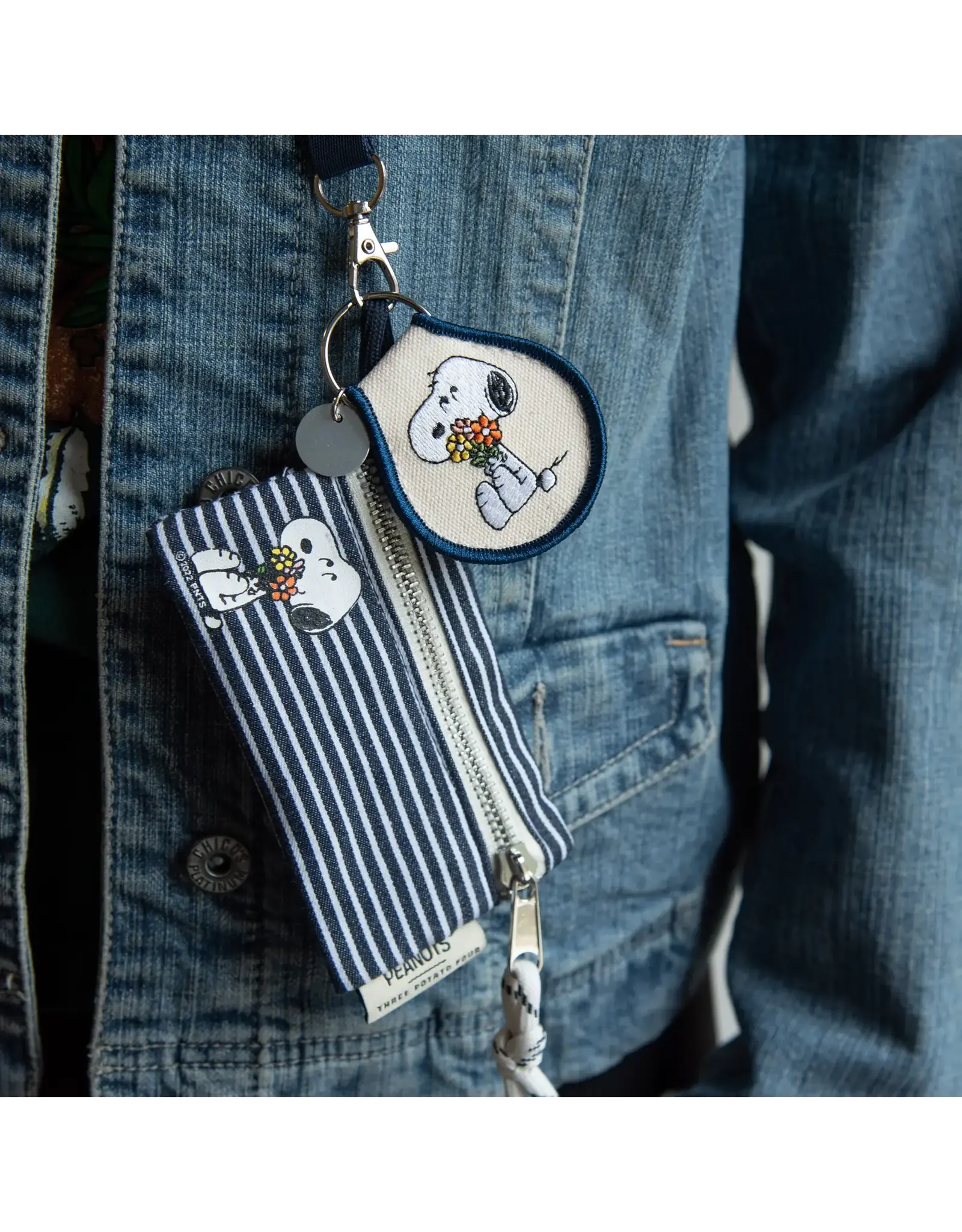 Three Potato Four 3P4 X Peanuts® - Snoopy Flower Bouquet Patch Keychain