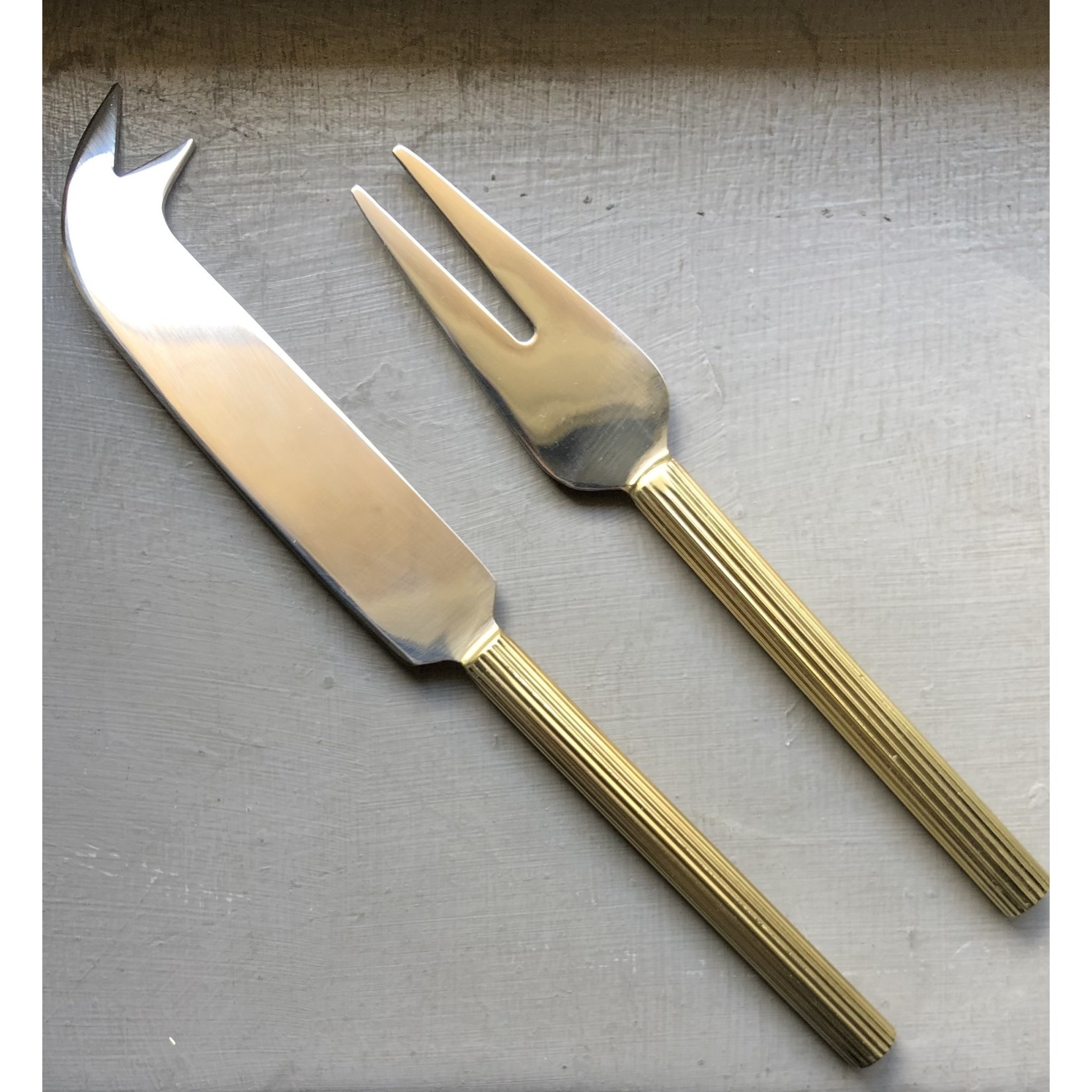 CHEHOMA CHEESE SET WITH BRASS HANDLES